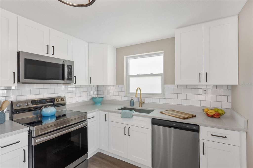 For Sale: $279,900 (3 beds, 2 baths, 1156 Square Feet)