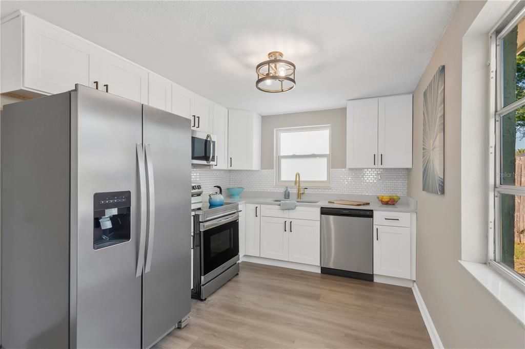 For Sale: $279,900 (3 beds, 2 baths, 1156 Square Feet)