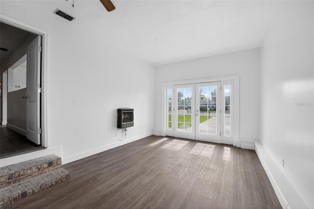 For Sale: $269,000 (3 beds, 2 baths, 1665 Square Feet)