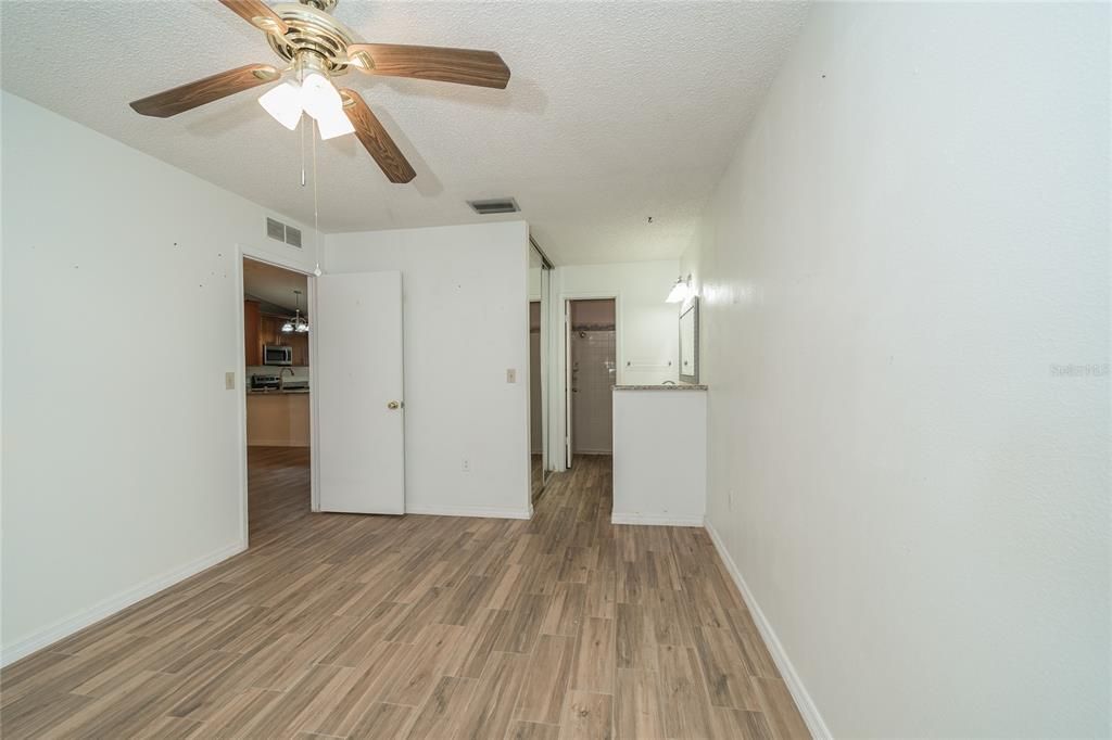 Activo con contrato: $230,000 (2 camas, 2 baños, 976 Pies cuadrados)