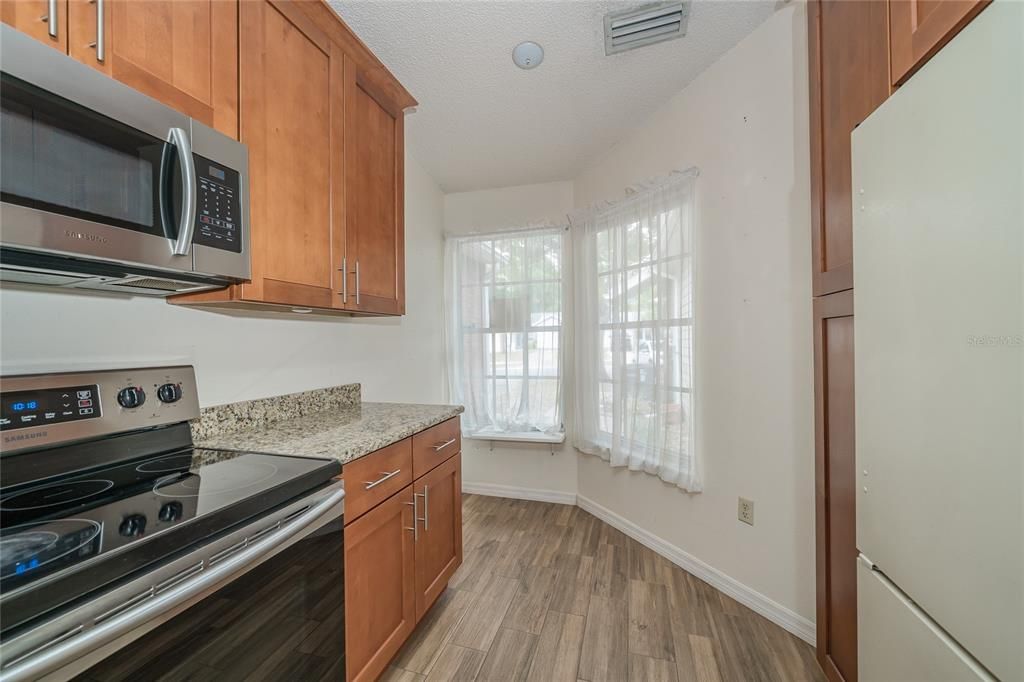Activo con contrato: $230,000 (2 camas, 2 baños, 976 Pies cuadrados)