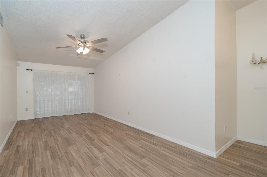 Activo con contrato: $230,000 (2 camas, 2 baños, 976 Pies cuadrados)