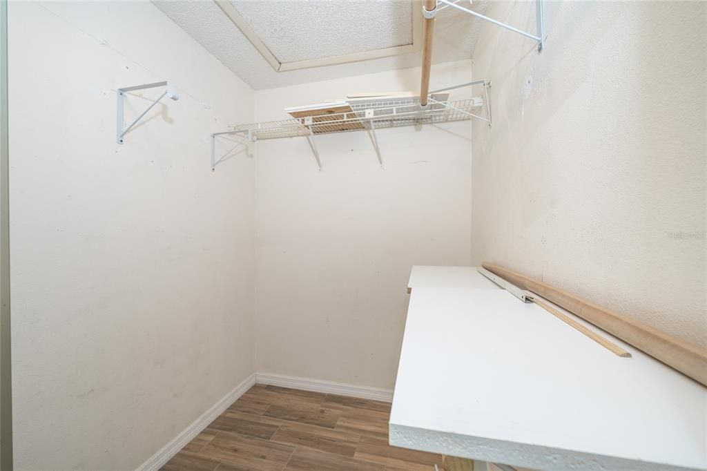 Activo con contrato: $230,000 (2 camas, 2 baños, 976 Pies cuadrados)