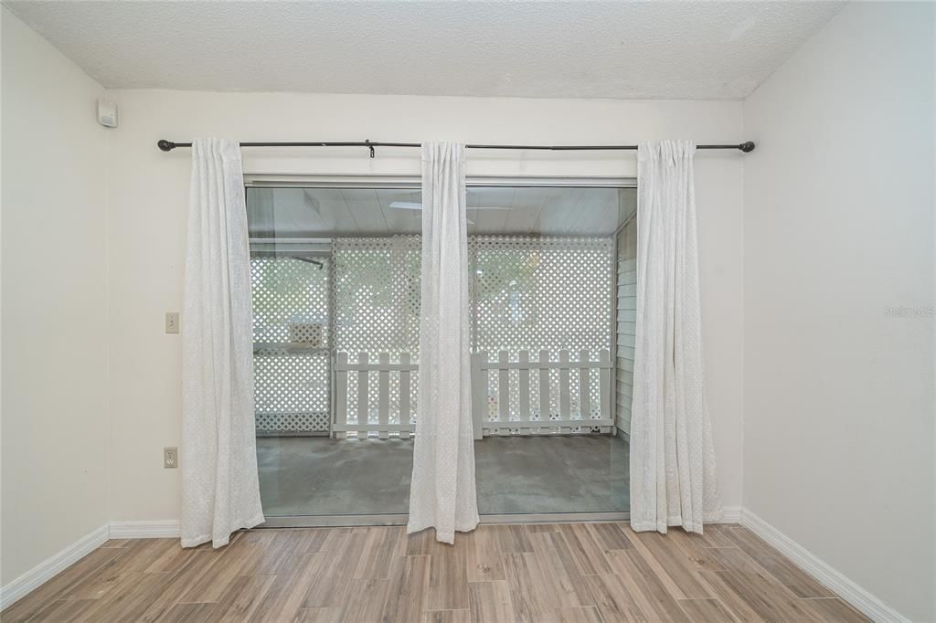 Activo con contrato: $230,000 (2 camas, 2 baños, 976 Pies cuadrados)