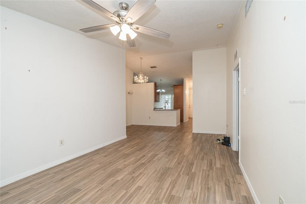 Activo con contrato: $230,000 (2 camas, 2 baños, 976 Pies cuadrados)