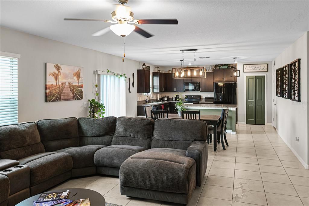 В аренду: $2,695 (4 спален, 2 ванн, 2585 Квадратных фут)