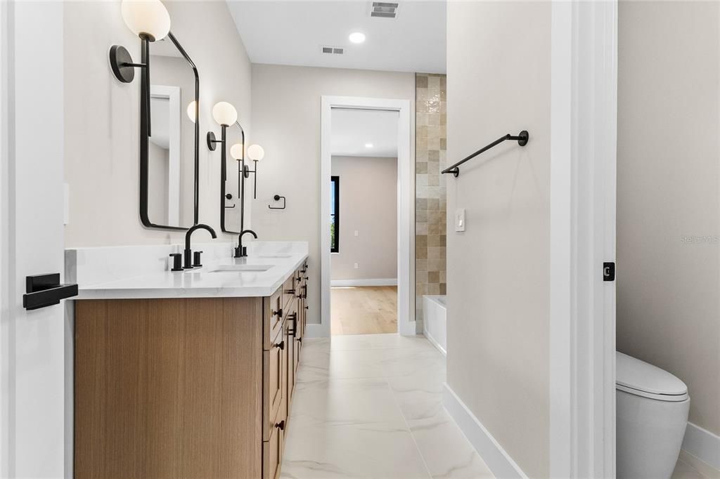 En Venta: $1,590,000 (5 camas, 4 baños, 3358 Pies cuadrados)