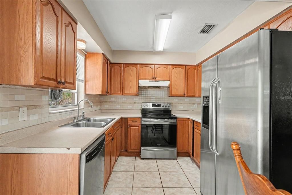 For Sale: $290,000 (4 beds, 2 baths, 1239 Square Feet)