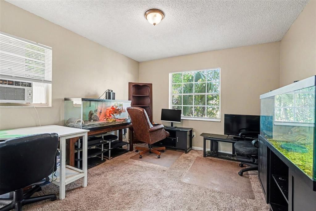 For Sale: $290,000 (4 beds, 2 baths, 1239 Square Feet)
