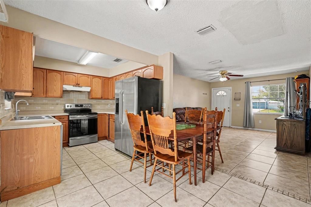For Sale: $290,000 (4 beds, 2 baths, 1239 Square Feet)
