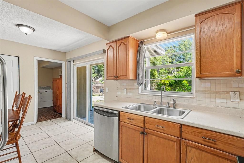 For Sale: $290,000 (4 beds, 2 baths, 1239 Square Feet)