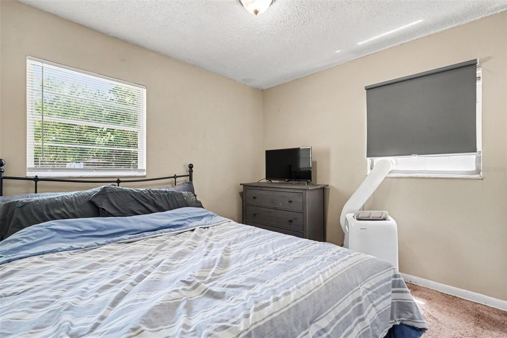 For Sale: $290,000 (4 beds, 2 baths, 1239 Square Feet)