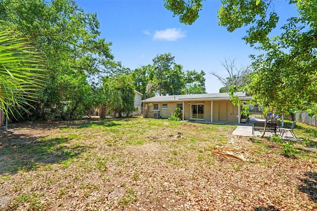 For Sale: $290,000 (4 beds, 2 baths, 1239 Square Feet)