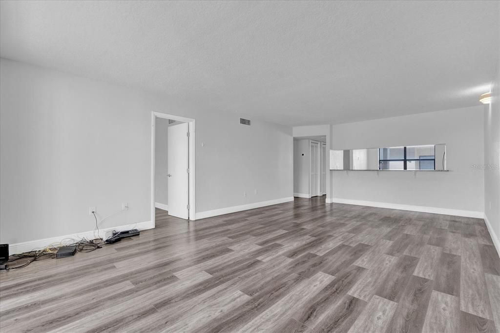 For Rent: $2,475 (2 beds, 2 baths, 1215 Square Feet)