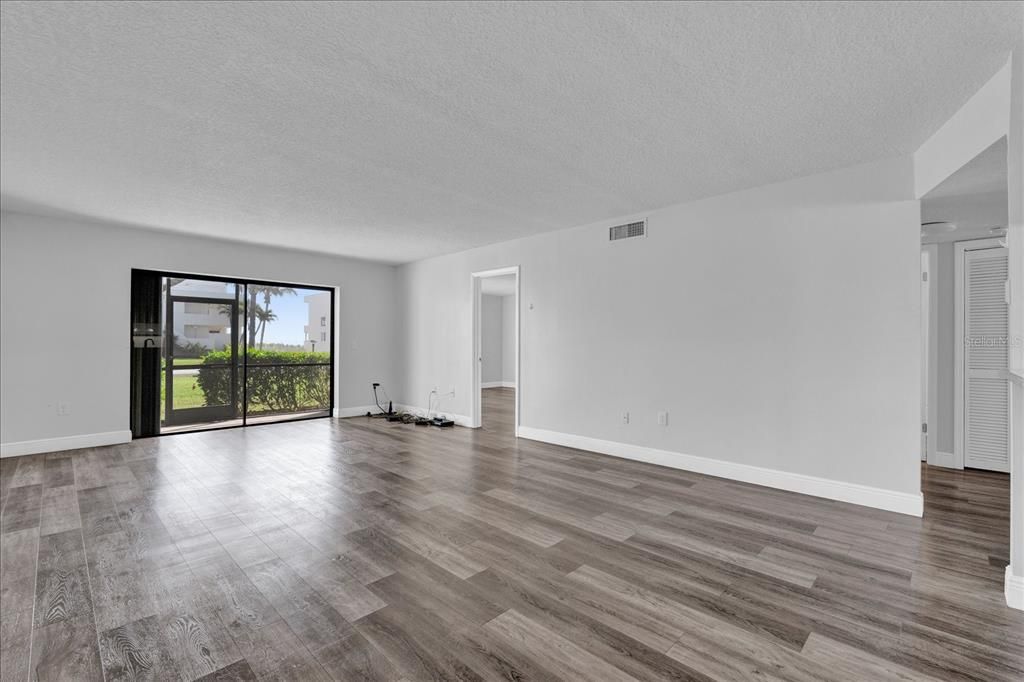 For Rent: $2,475 (2 beds, 2 baths, 1215 Square Feet)