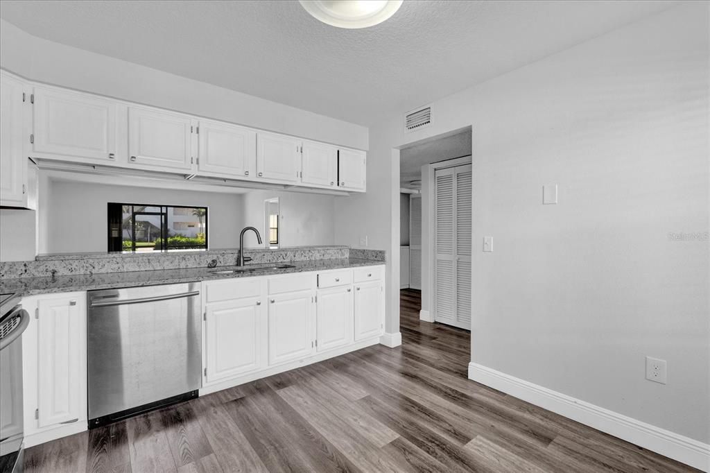 For Rent: $2,475 (2 beds, 2 baths, 1215 Square Feet)