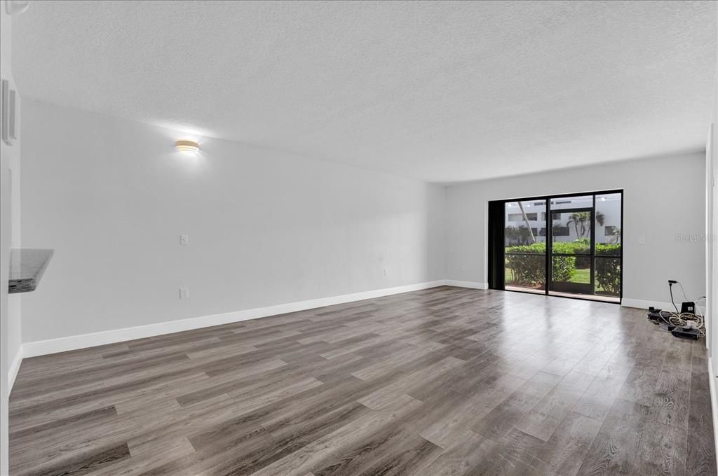 For Rent: $2,475 (2 beds, 2 baths, 1215 Square Feet)
