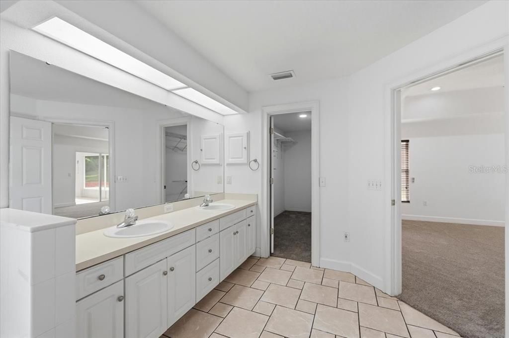 For Sale: $579,000 (5 beds, 3 baths, 2746 Square Feet)