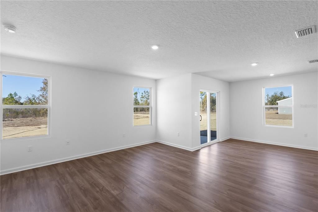 For Sale: $302,990 (4 beds, 2 baths, 1684 Square Feet)
