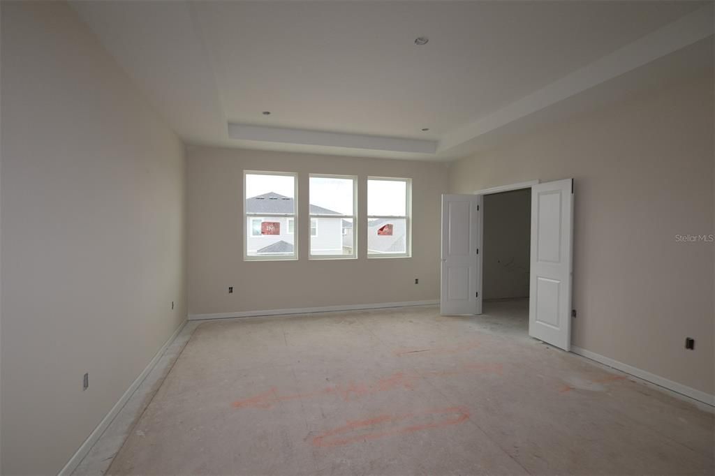 Activo con contrato: $739,990 (5 camas, 4 baños, 3783 Pies cuadrados)
