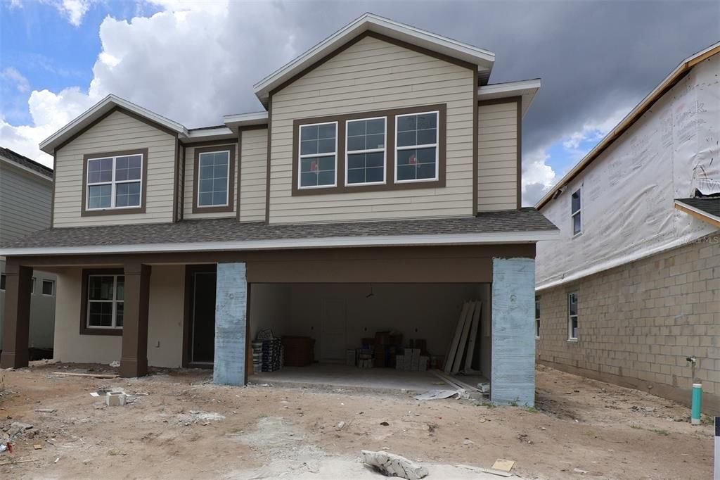 Activo con contrato: $739,990 (5 camas, 4 baños, 3783 Pies cuadrados)