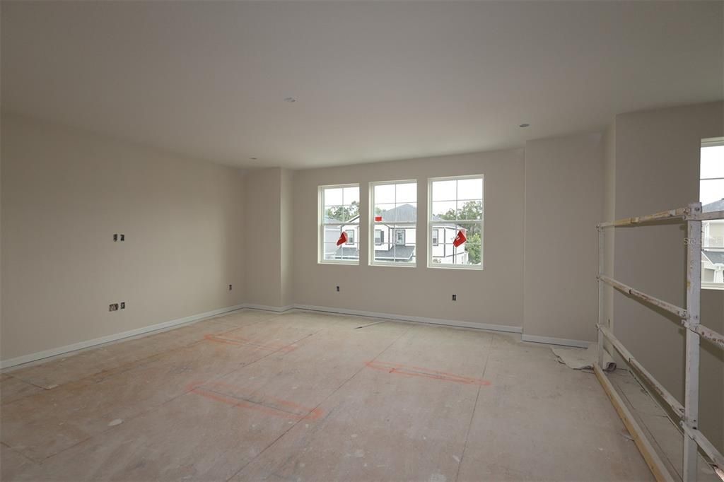 Activo con contrato: $739,990 (5 camas, 4 baños, 3783 Pies cuadrados)
