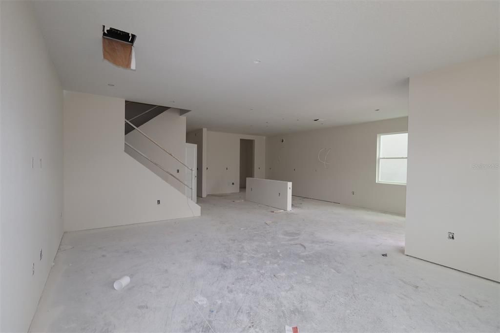 Activo con contrato: $739,990 (5 camas, 4 baños, 3783 Pies cuadrados)