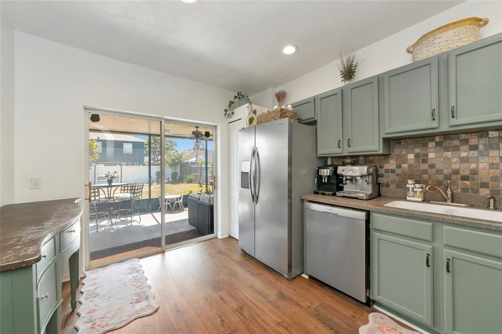 Activo con contrato: $324,900 (4 camas, 2 baños, 1754 Pies cuadrados)
