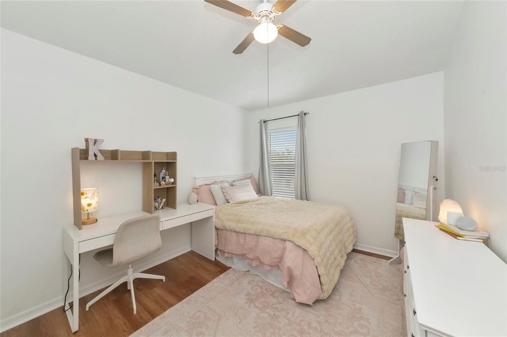 Activo con contrato: $324,900 (4 camas, 2 baños, 1754 Pies cuadrados)