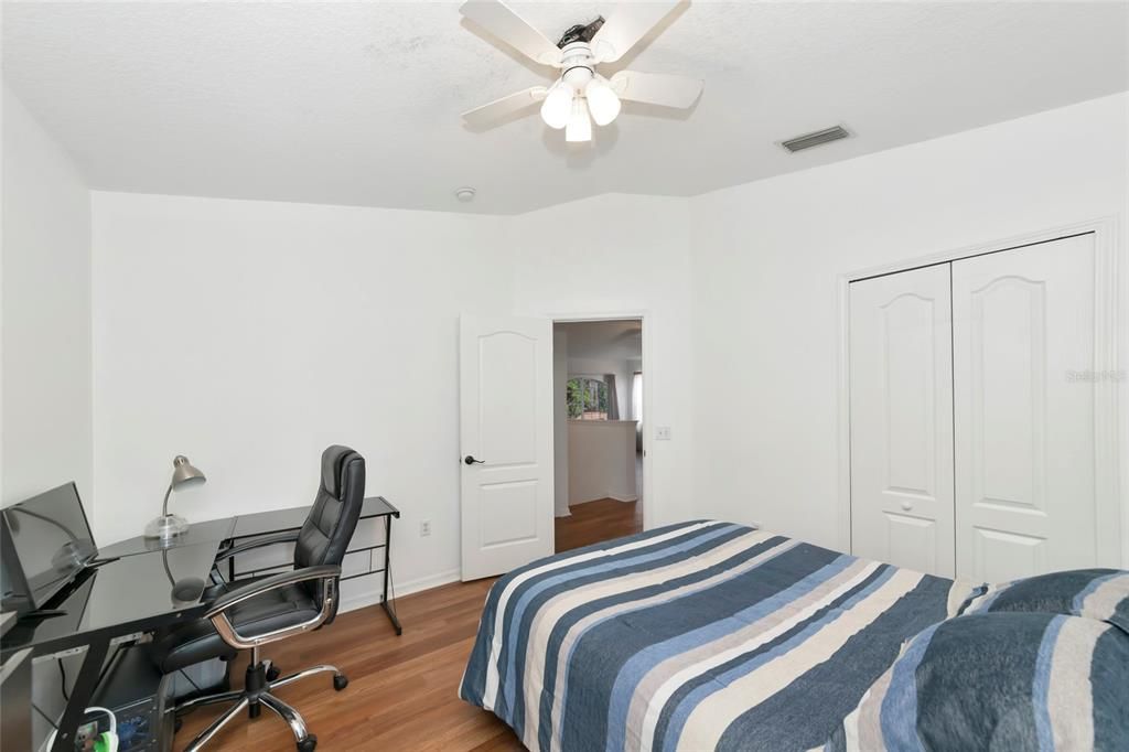 Activo con contrato: $324,900 (4 camas, 2 baños, 1754 Pies cuadrados)