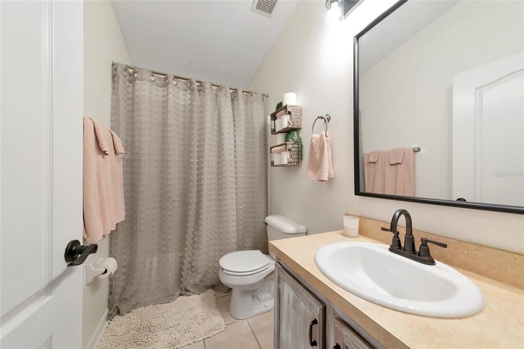 Activo con contrato: $324,900 (4 camas, 2 baños, 1754 Pies cuadrados)