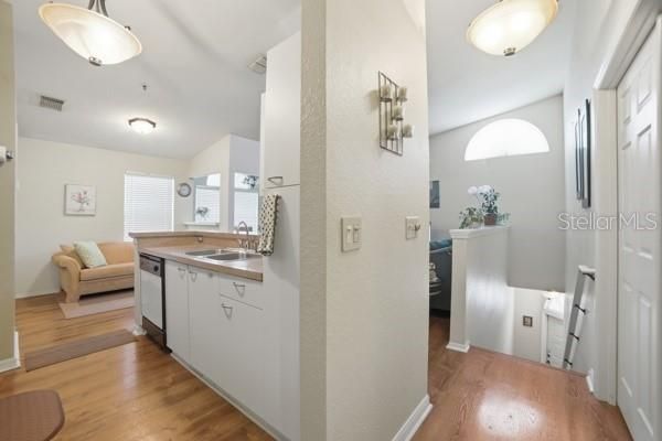 For Sale: $195,000 (2 beds, 2 baths, 1098 Square Feet)