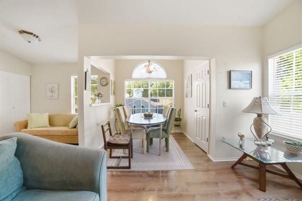 For Sale: $195,000 (2 beds, 2 baths, 1098 Square Feet)