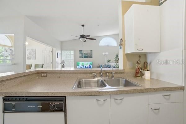 For Sale: $195,000 (2 beds, 2 baths, 1098 Square Feet)