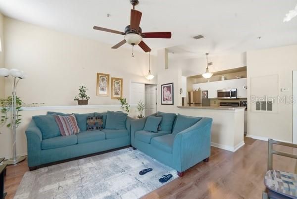 For Sale: $195,000 (2 beds, 2 baths, 1098 Square Feet)
