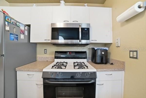 For Sale: $195,000 (2 beds, 2 baths, 1098 Square Feet)