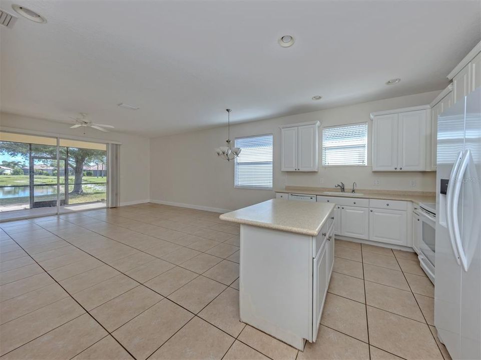 En Venta: $399,000 (3 camas, 2 baños, 2035 Pies cuadrados)