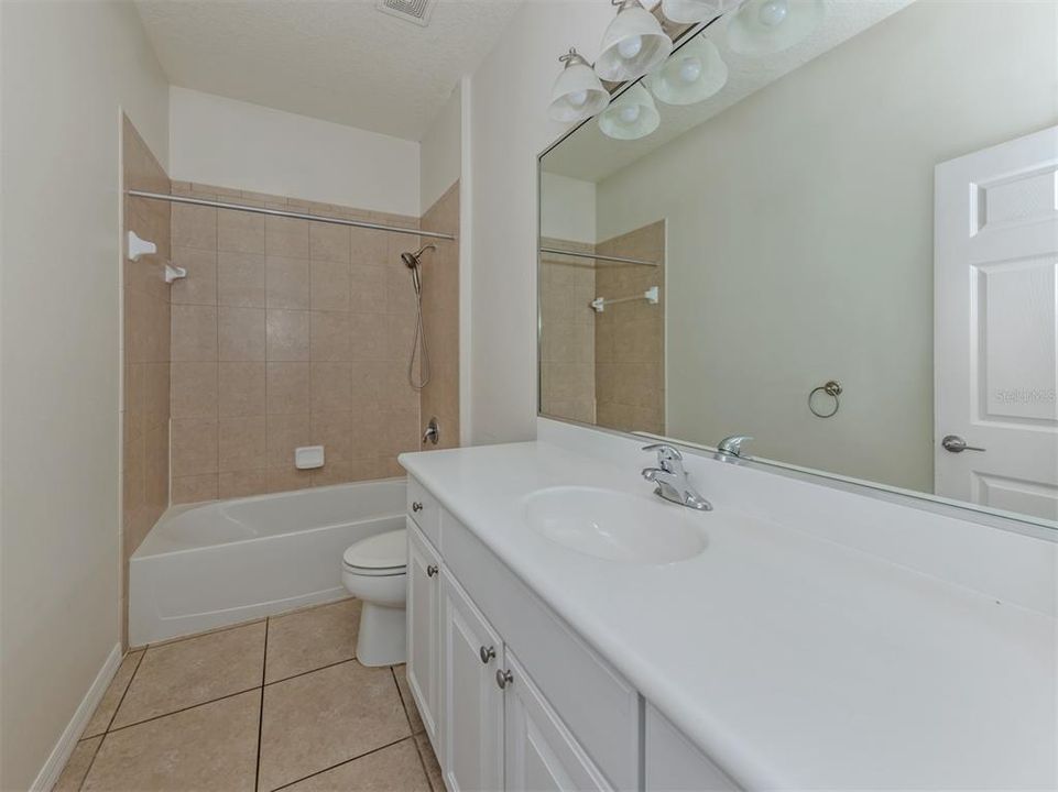 En Venta: $399,000 (3 camas, 2 baños, 2035 Pies cuadrados)
