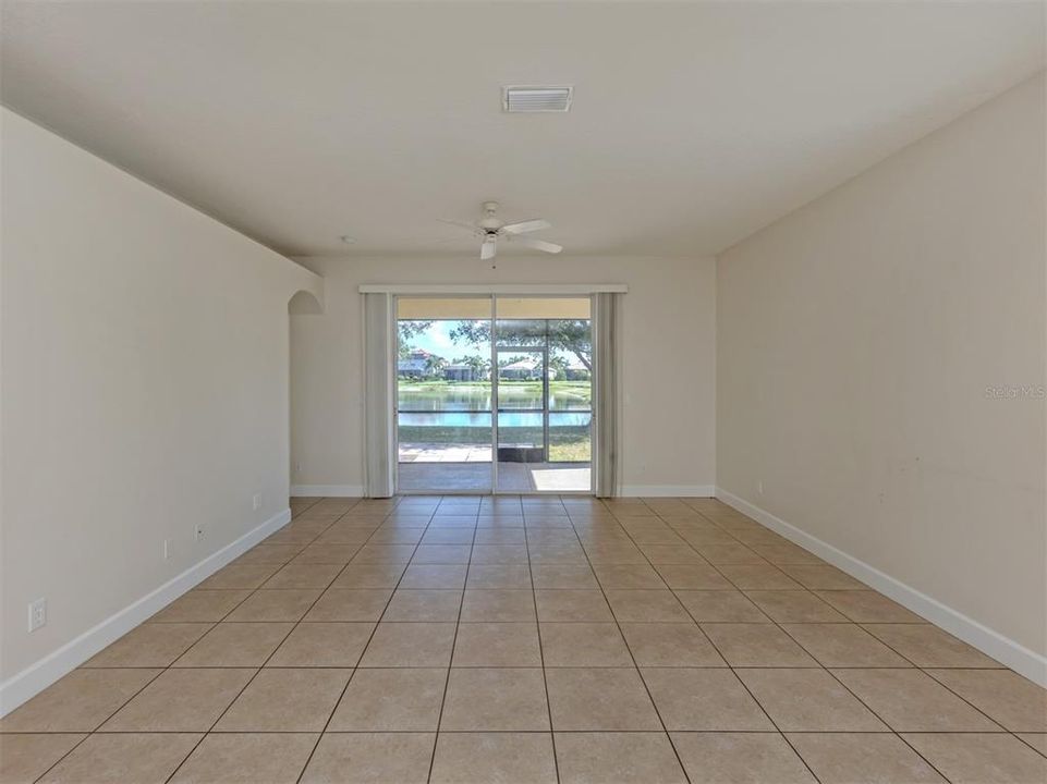 En Venta: $399,000 (3 camas, 2 baños, 2035 Pies cuadrados)