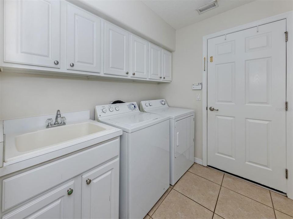 En Venta: $399,000 (3 camas, 2 baños, 2035 Pies cuadrados)