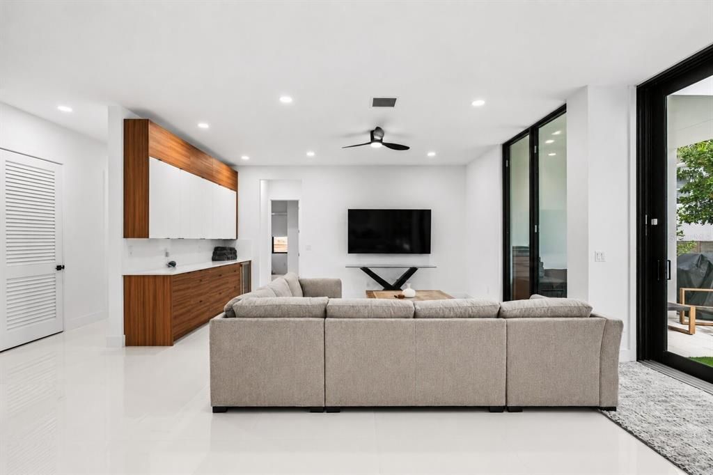 For Sale: $1,599,000 (4 beds, 3 baths, 2726 Square Feet)