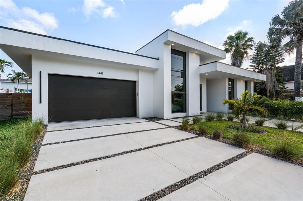 For Sale: $1,599,000 (4 beds, 3 baths, 2726 Square Feet)