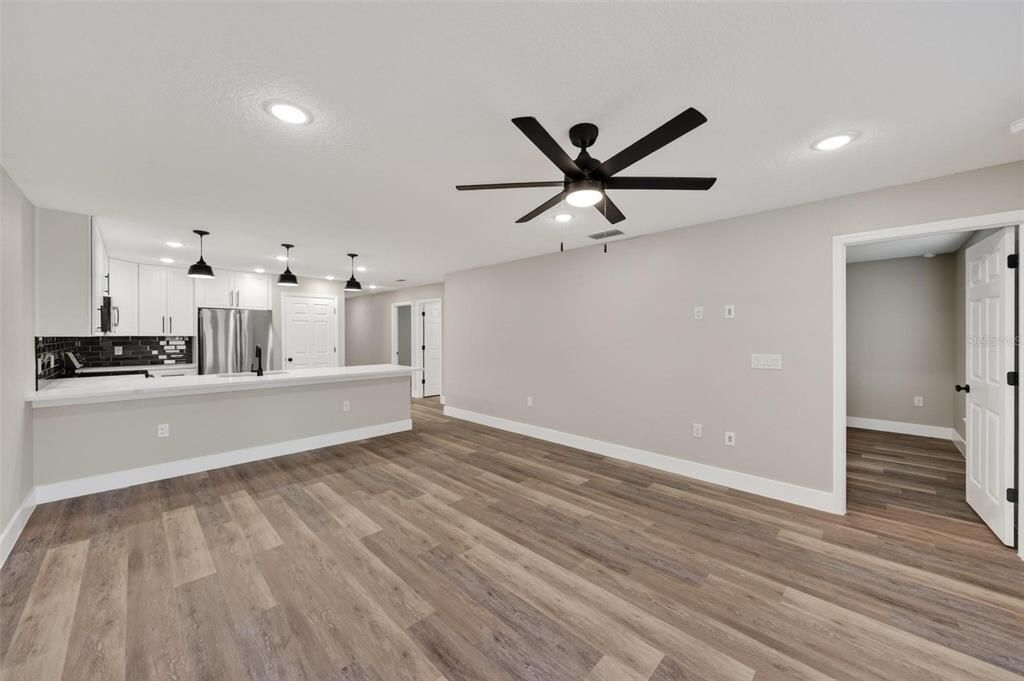 For Rent: $1,950 (3 beds, 2 baths, 1159 Square Feet)