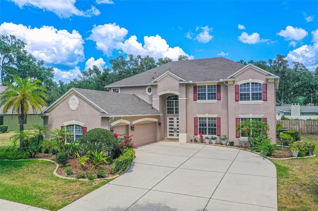 For Sale: $900,000 (6 beds, 4 baths, 4173 Square Feet)