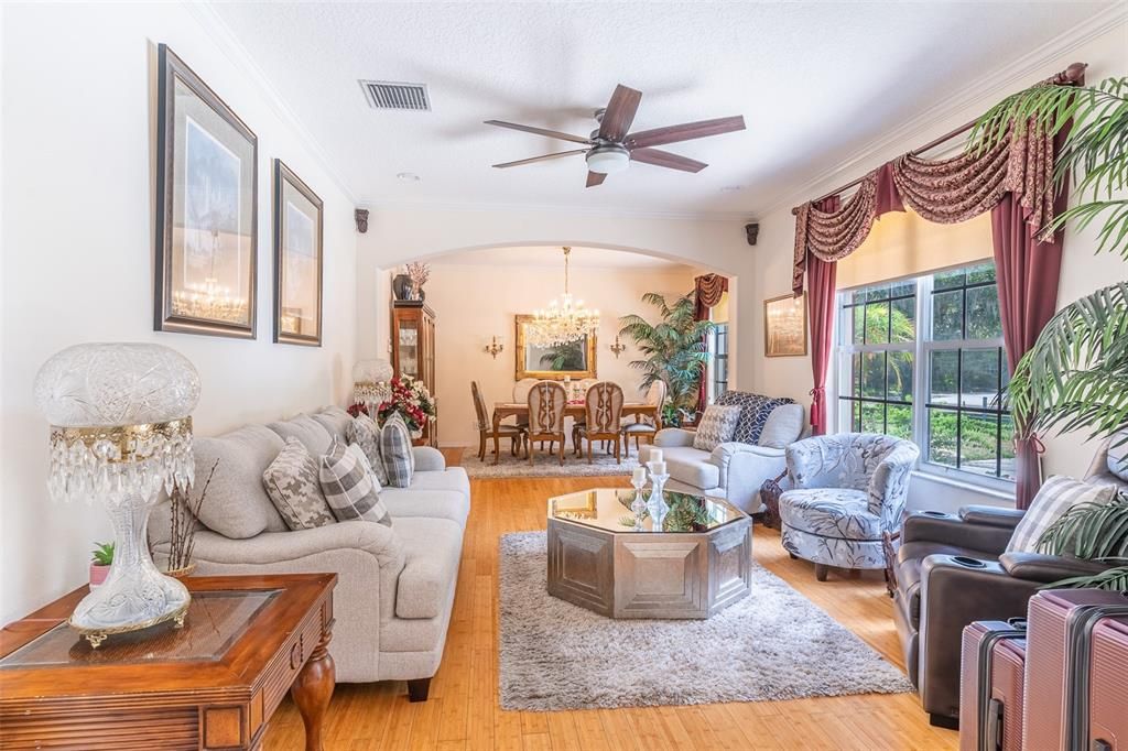 For Sale: $900,000 (6 beds, 4 baths, 4173 Square Feet)