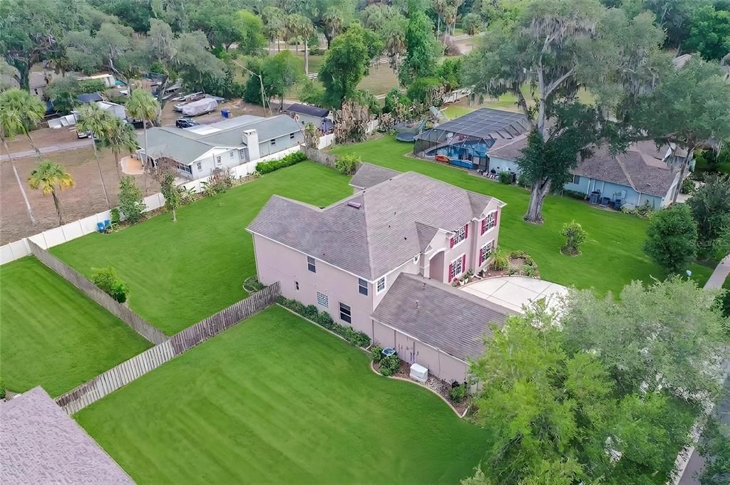 For Sale: $900,000 (6 beds, 4 baths, 4173 Square Feet)