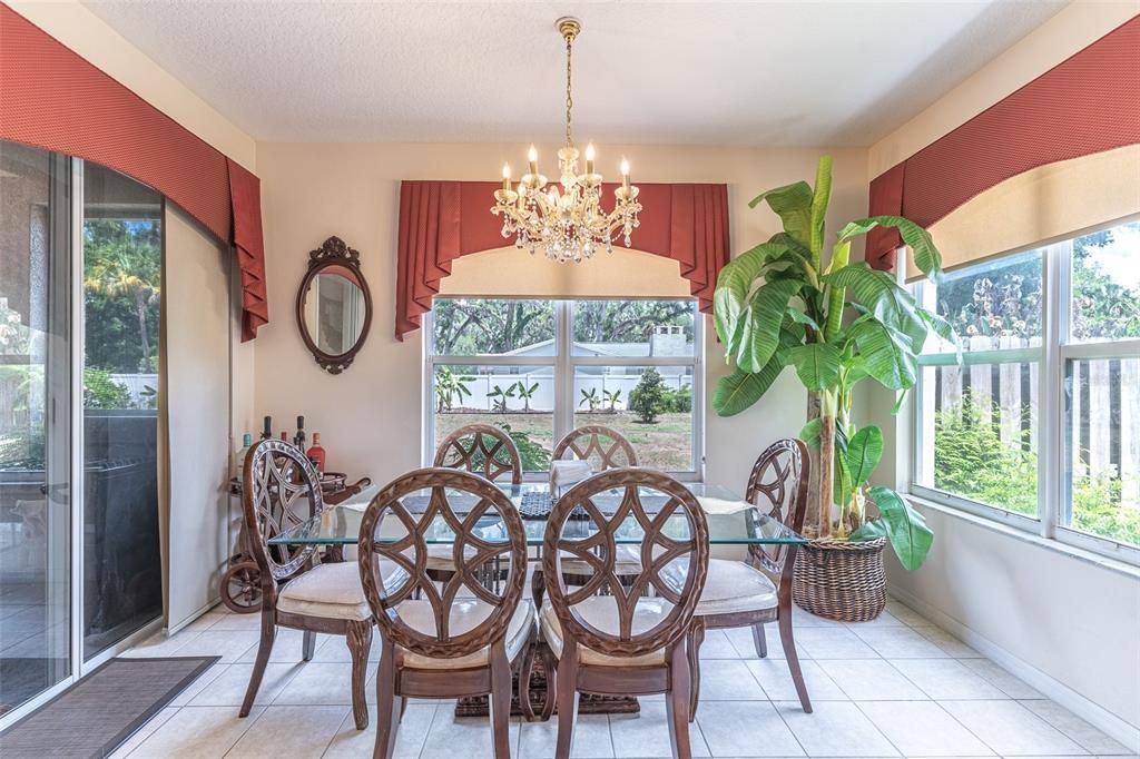 For Sale: $900,000 (6 beds, 4 baths, 4173 Square Feet)