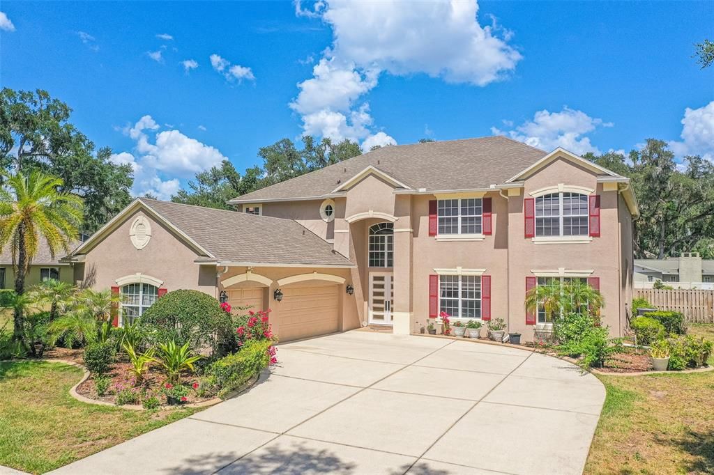 For Sale: $900,000 (6 beds, 4 baths, 4173 Square Feet)