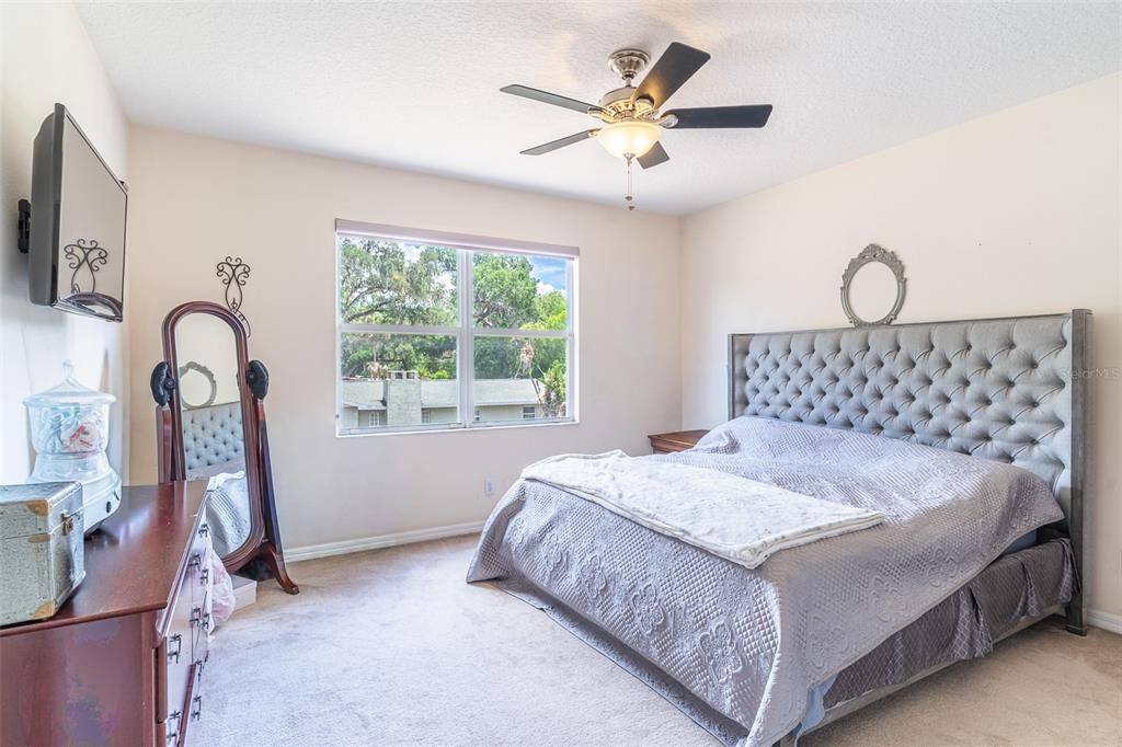 For Sale: $900,000 (6 beds, 4 baths, 4173 Square Feet)