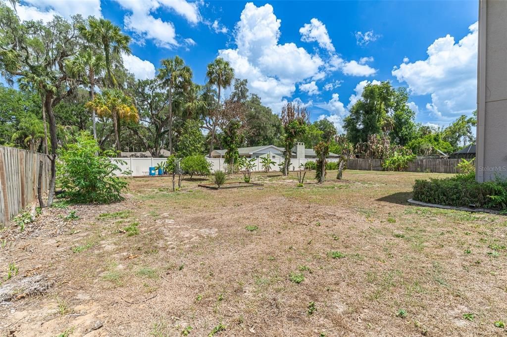 For Sale: $900,000 (6 beds, 4 baths, 4173 Square Feet)